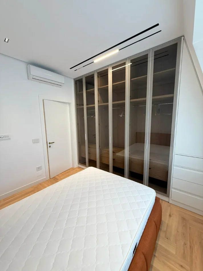 Tirane, jepet me qera apartament 2+1 Kati 3, 125 m² 1.800 € (TEG)