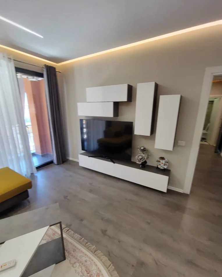Tirane, jepet me qera apartament 2+1 Kati 5, 111 m² 800 € (KOMPLEKSI ASL, RR. KONGRESI I MANASTIRIT)