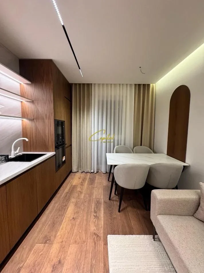 Tirane, jepet me qera apartament 2+1 Kati 4, 80 m² 830 € (XHAMLLIKU)
