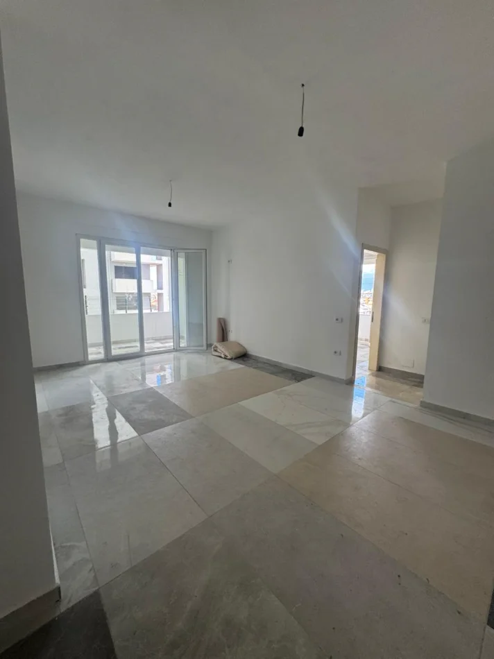Tirane, shitet apartament 2+1+Ballkon Kati 2, 115 m² 1.280.000 € (kthesa e Kamzes)