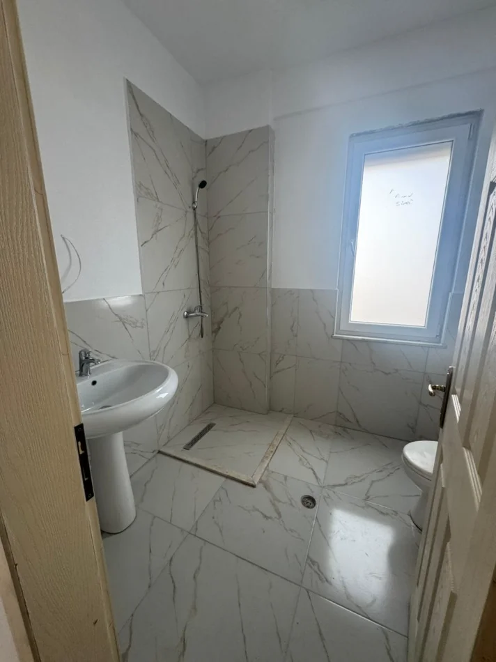 Tirane, shitet apartament 2+1+Ballkon Kati 2, 115 m² 1.280.000 € (kthesa e Kamzes)