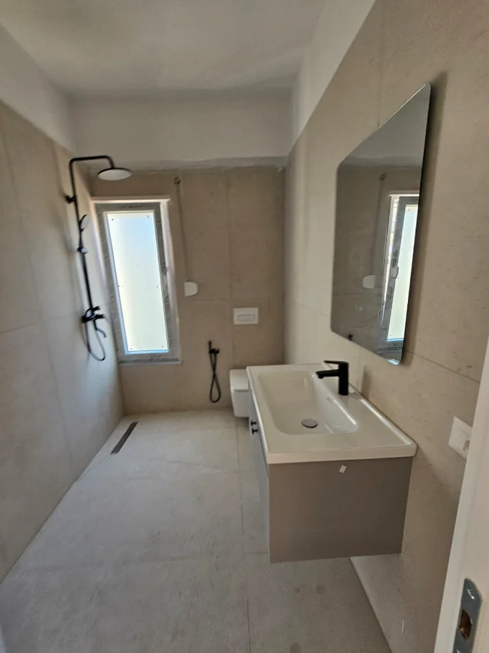 🔵 Shitet: 1+1 Himarë ( te kalçeto) 📍 - (120.000 Eu) Sip : 52 m² & 1 post parkimi përfshirë || 120.000 euro || Pallat i sapo përfunduar🔥🔥