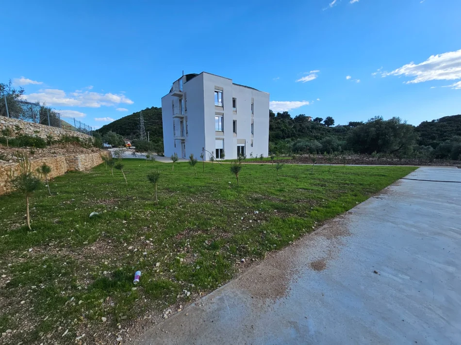 🔵 Shitet: 1+1 Himarë ( te kalçeto) 📍 - (120.000 Eu) Sip : 52 m² & 1 post parkimi përfshirë || 120.000 euro || Pallat i sapo përfunduar🔥🔥