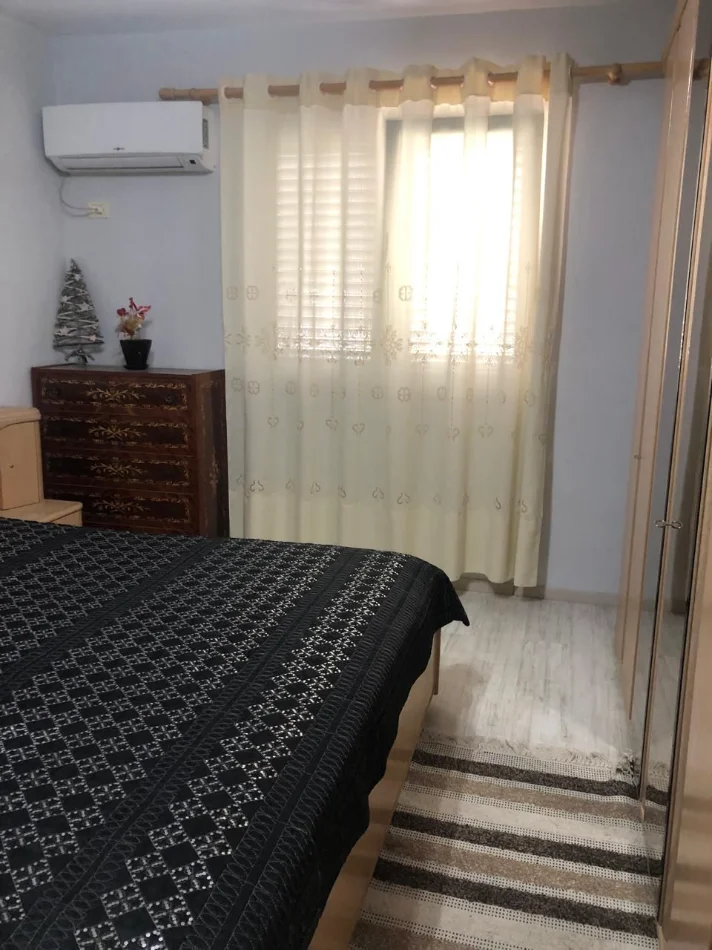 Tirane, jepet me qera apartament 1+1+Ballkon Kati 5, 65 m², 42, 000 Leke (Ali Demi)
