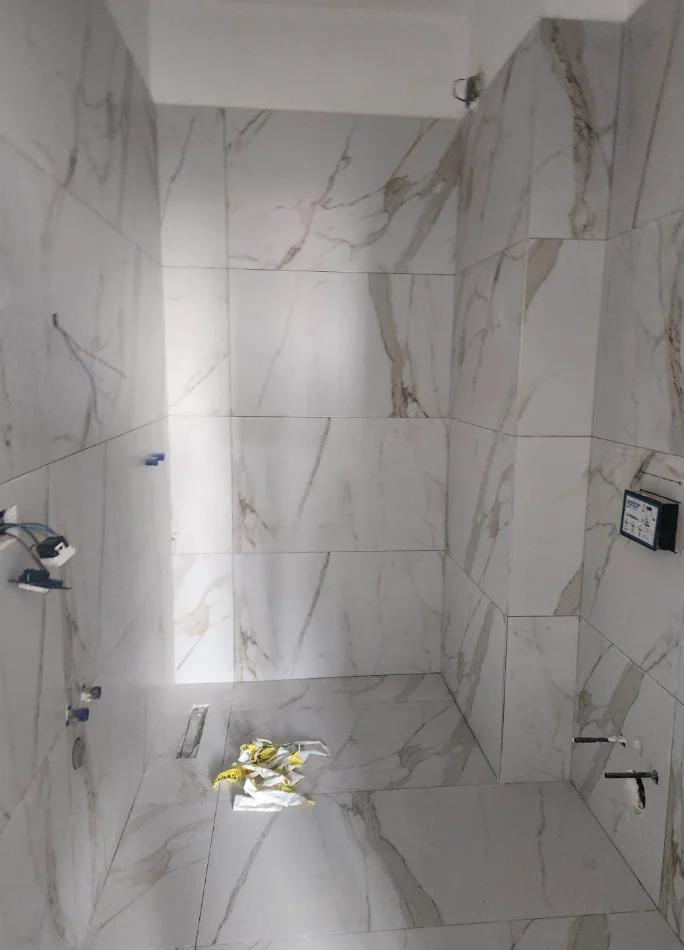 Tirane, shitet 2+1 , 117 m² 128.843 € (stacioni trenit)
