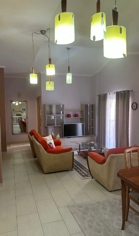 Tirane, jepet me qera apartament 3+1 Kati 2, 144 m² 890 € (Komuna Parisit)