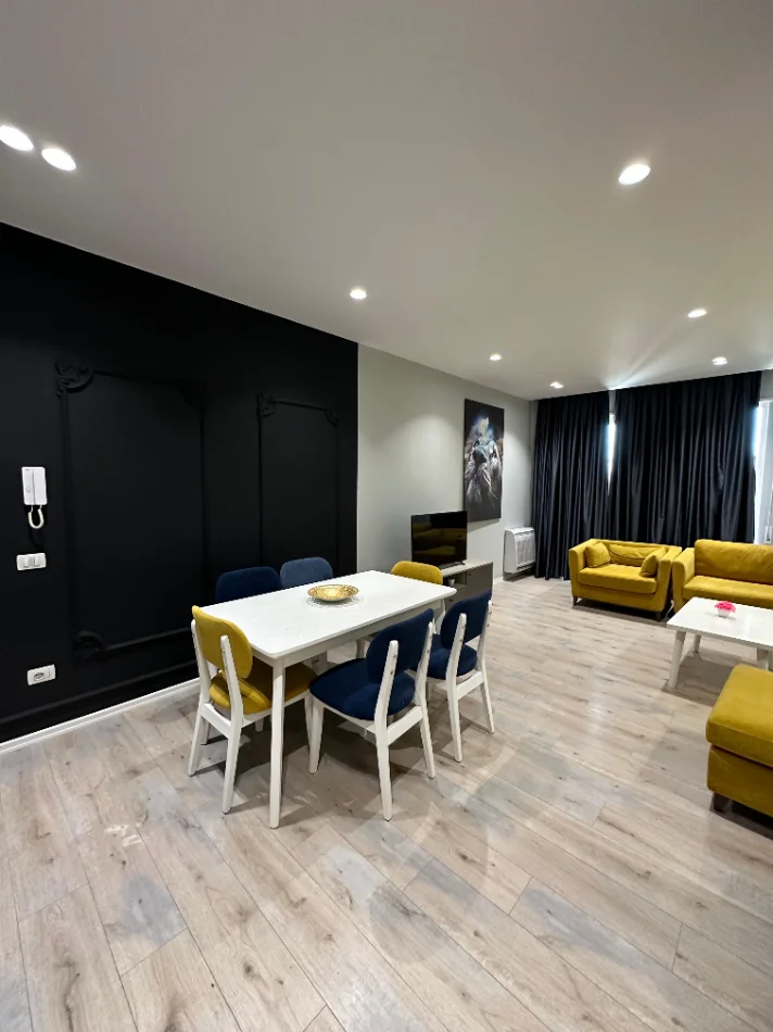 Tirane, jepet me qera apartament 2+1+Ballkon Kati 7, 130 m² 500 € (Kamez " White Crown Residence ")