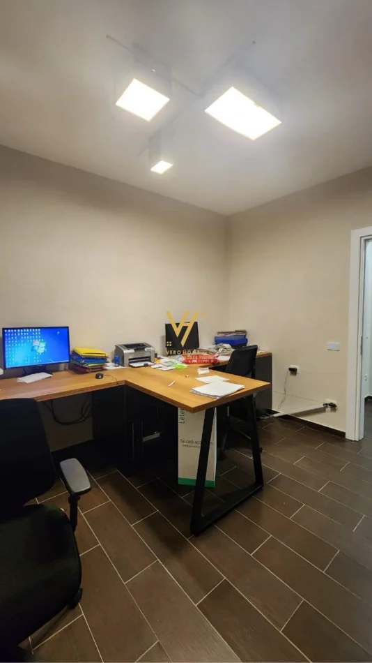 Tirane, jepet me qera zyre Kati 1, 85 m² 770 € (RRUGA E KOSOVAREVE)