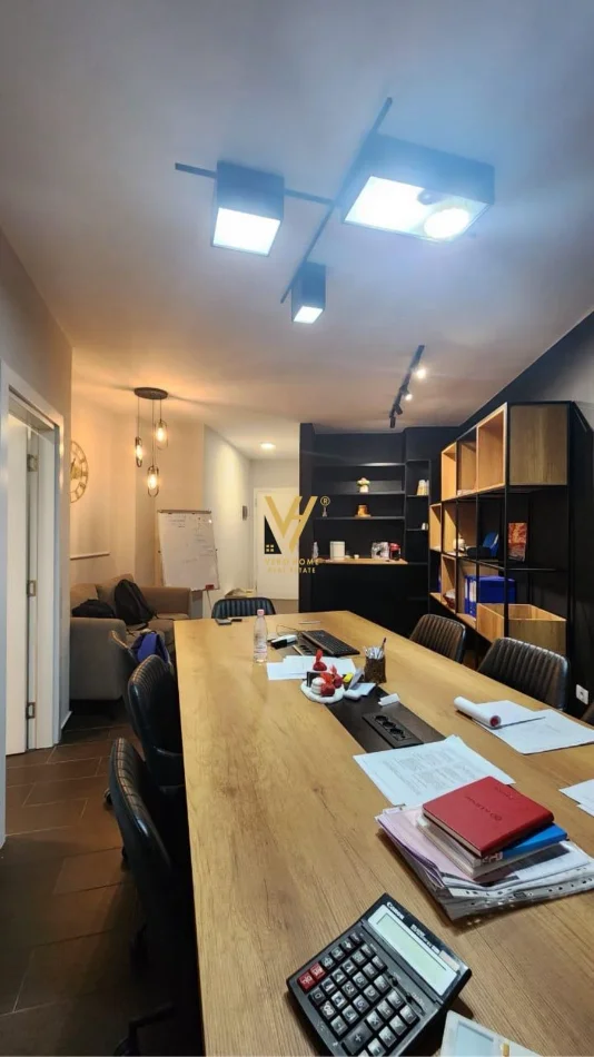 Tirane, jepet me qera zyre Kati 1, 85 m² 770 € (RRUGA E KOSOVAREVE)