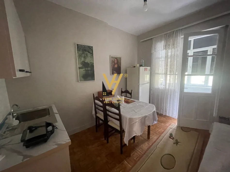 Tirane, jepet me qera apartament 2+1+Ballkon Kati 4, 75 m² 470 € (ISH RESTORANT DURRESI)