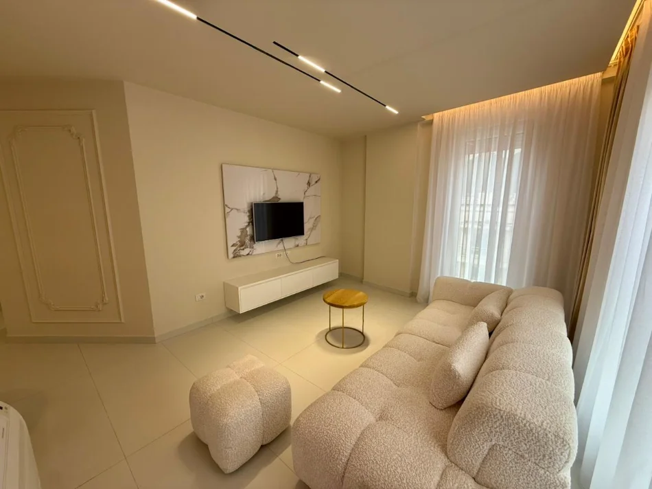 Tirane, jepet me qera apartament 1+1 Kati 8, (jordan misja)