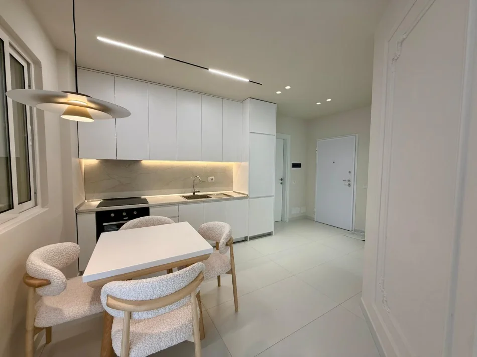 Tirane, jepet me qera apartament 1+1 Kati 8, (jordan misja)