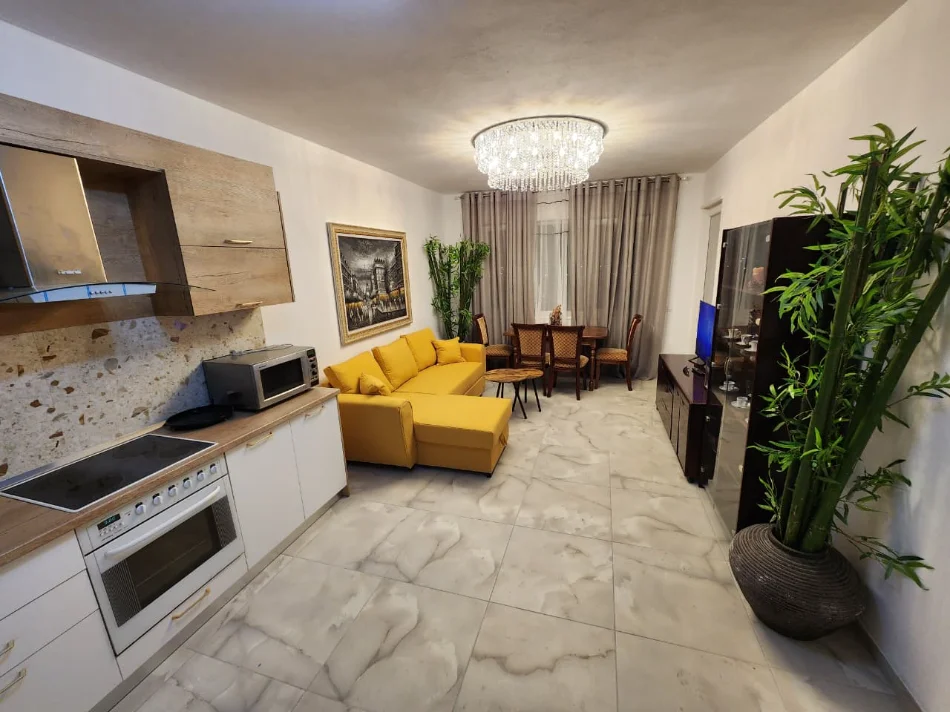 Tirane, jepet me qera apartament 2+1 Kati 7, 90 m² 470 € (univers city)