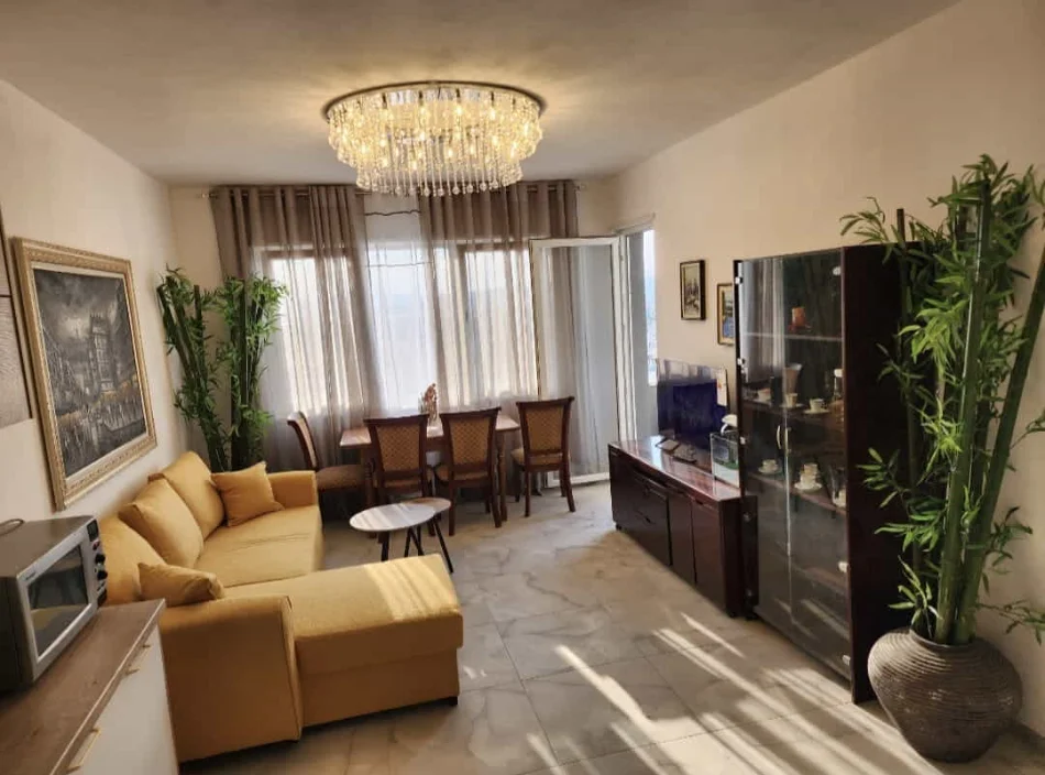 Tirane, jepet me qera apartament 2+1 Kati 7, 90 m² 470 € (univers city)