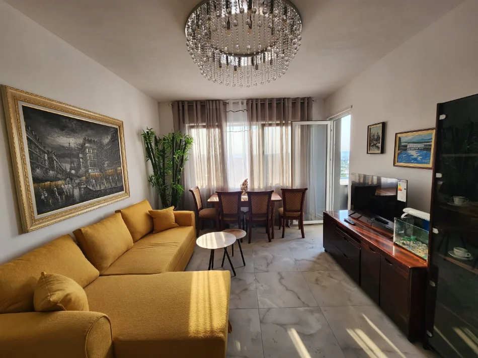 Tirane, jepet me qera apartament 2+1 Kati 7, 90 m² 470 € (univers city)