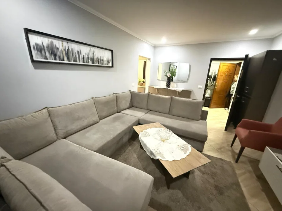 Tirane, jepet me qera apartament 1+1 Kati 1, 60 m² 530 € (bylevardi zogu i pare)