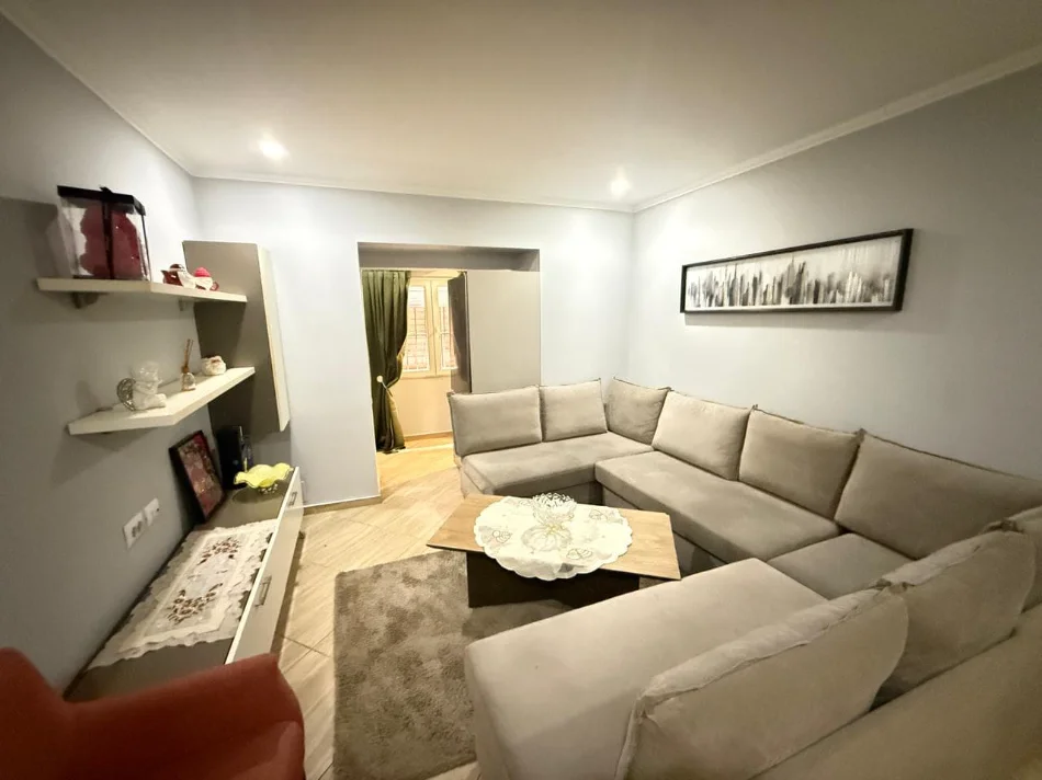Tirane, jepet me qera apartament 1+1 Kati 1, 60 m² 530 € (bylevardi zogu i pare)