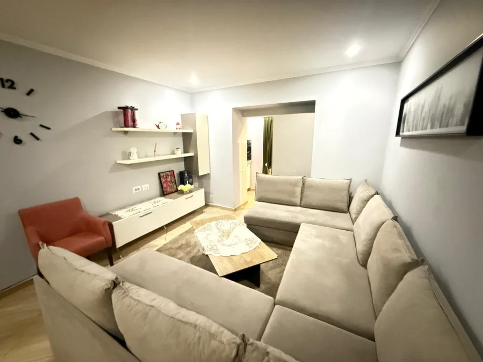 Tirane, jepet me qera apartament 1+1 Kati 1, 60 m² 530 € (bylevardi zogu i pare)