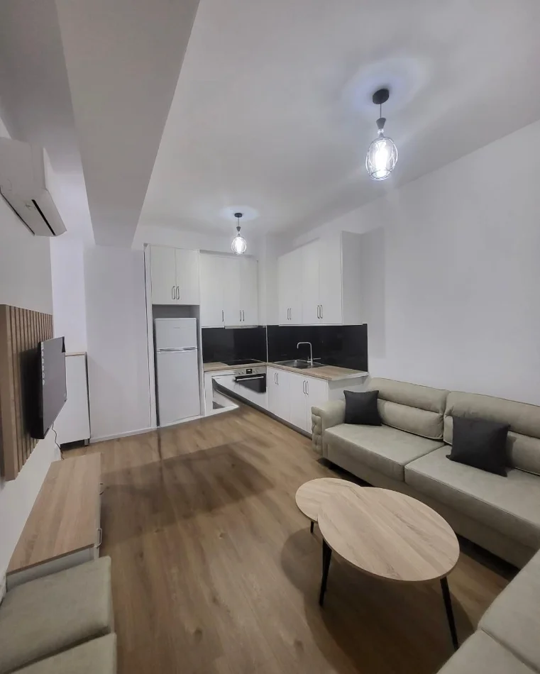 Tirane, jepet me qera apartament 1+1+Ballkon Kati 5, 65 m² 400 € (Ali Demi)