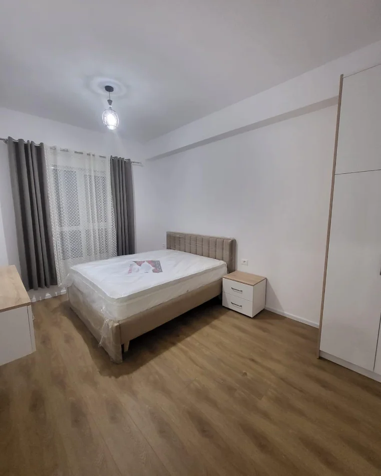 Tirane, jepet me qera apartament 1+1+Ballkon Kati 5, 65 m² 400 € (Ali Demi)