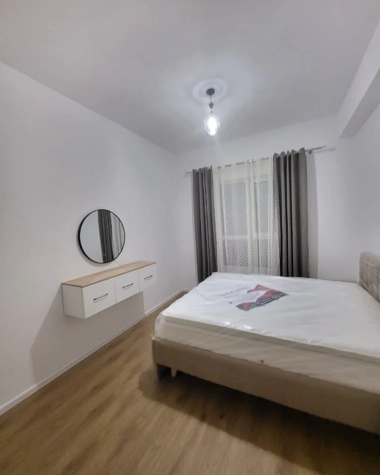 Tirane, jepet me qera apartament 1+1+Ballkon Kati 5, 65 m² 400 € (Ali Demi)