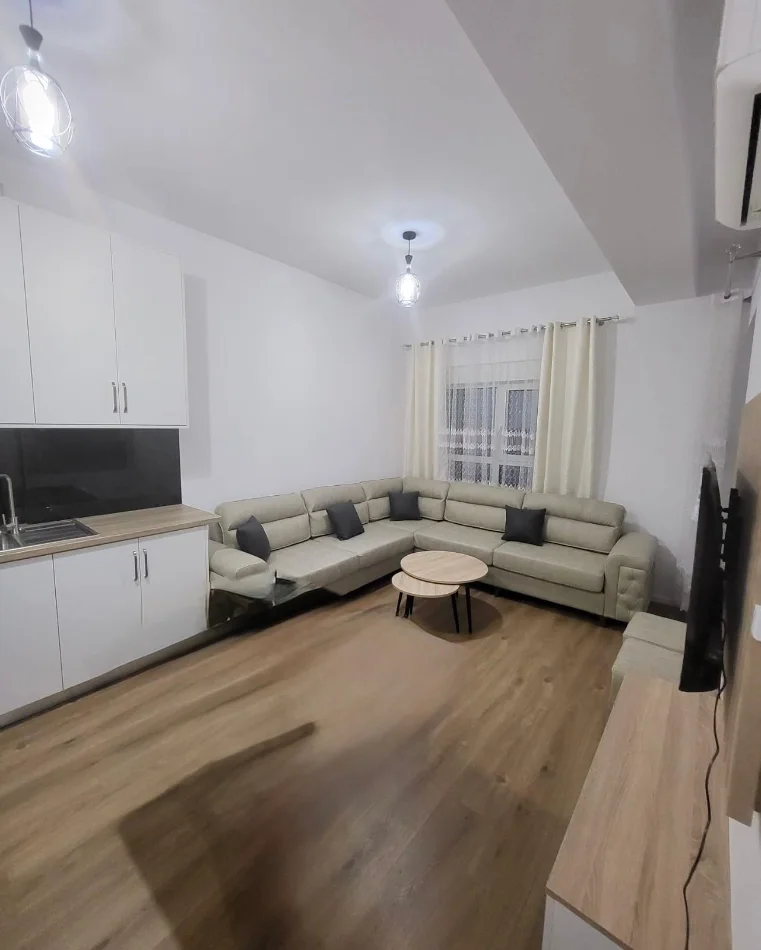 Tirane, jepet me qera apartament 1+1+Ballkon Kati 5, 65 m² 400 € (Ali Demi)