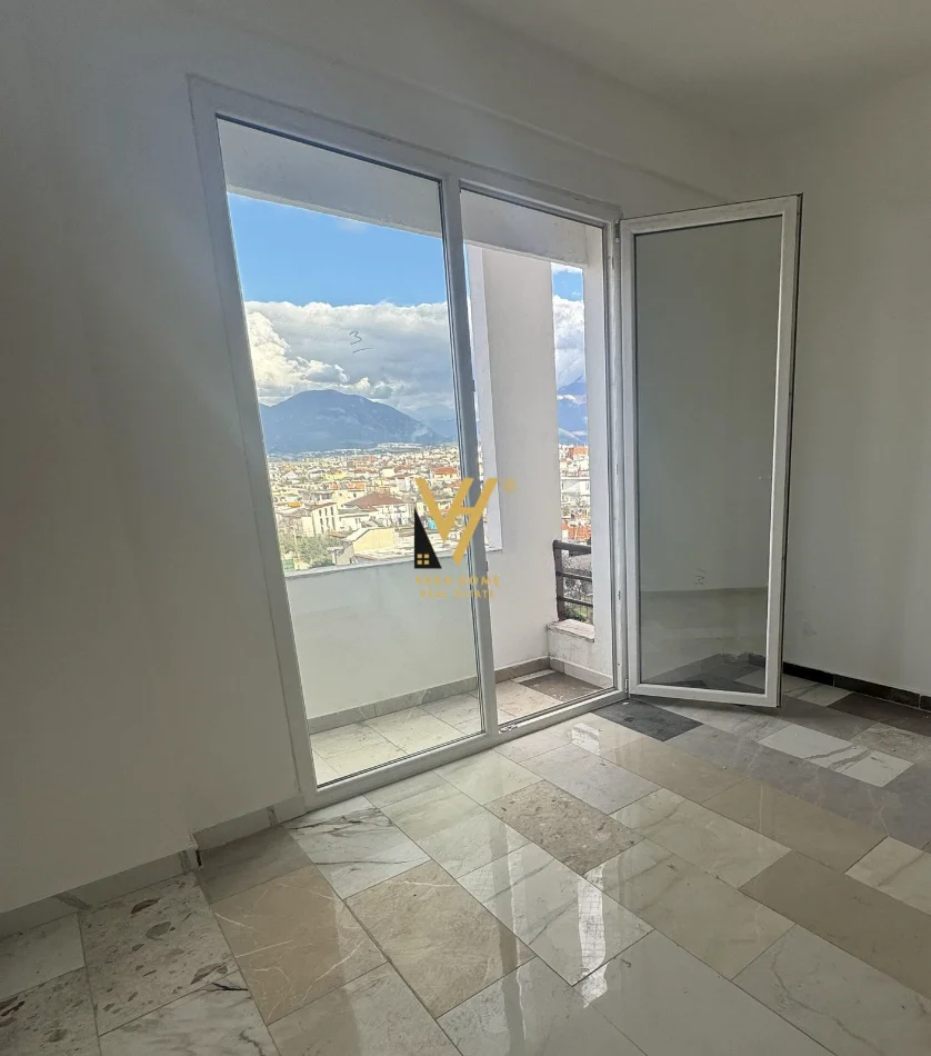 Tirane, shitet apartament 2+1+Ballkon Kati 2, 115 m² 133.000 € (TERMINALI VERI-JUG)