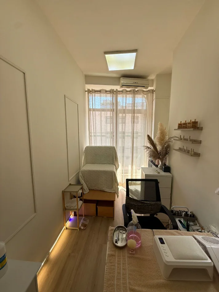 Tirane, jepet me qera ambjent biznesi Kati 1, 55 m² , 35.000LEKE (BLLOKU, PRANE FAKULTETIT TE DREJTESISE)