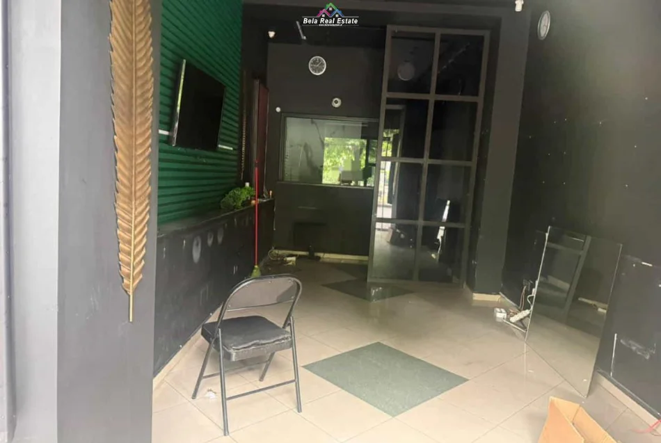 Tirane, jepet me qera dyqan Kati 0, 50 m² 1.000 € (Bulevardi Bajram curri)