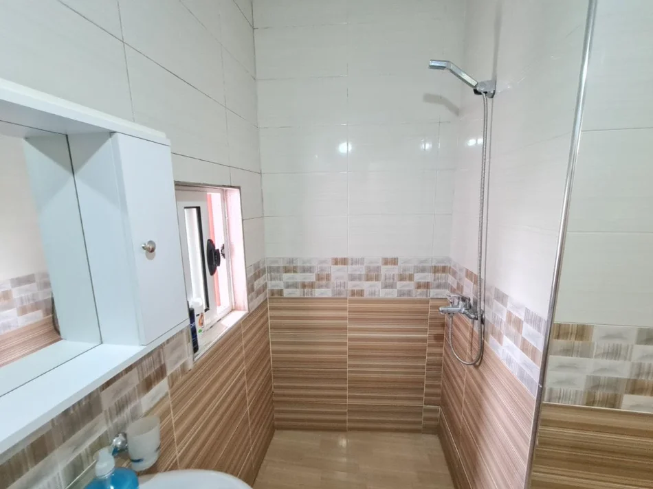 Tirane, jepet me qera garsonier Kati 6, 40 m² 430 € (Rruga e Dibres)