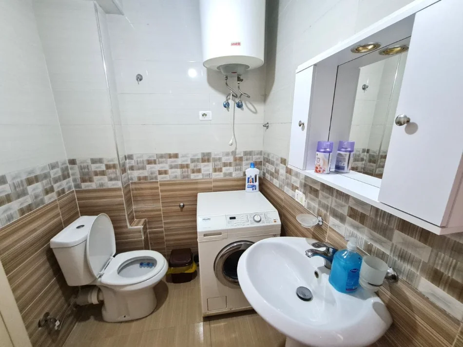 Tirane, jepet me qera garsonier Kati 6, 40 m² 430 € (Rruga e Dibres)