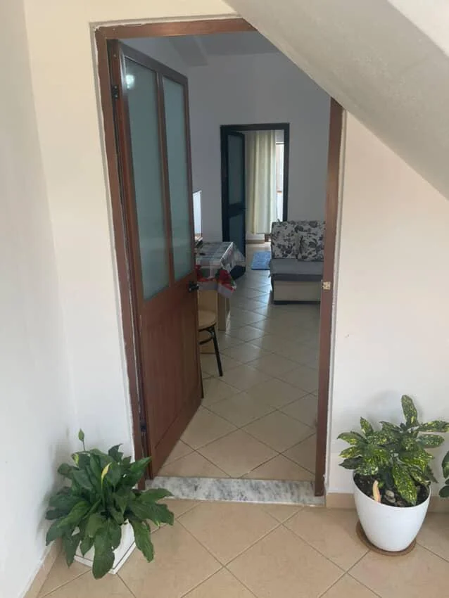Tirane, jepet me qera shtepi 1+1 Kati 2, 65 m² 400 € (allias)