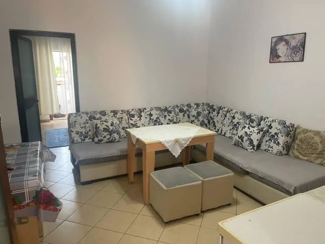 Tirane, jepet me qera shtepi 1+1 Kati 2, 65 m² 400 € (allias)