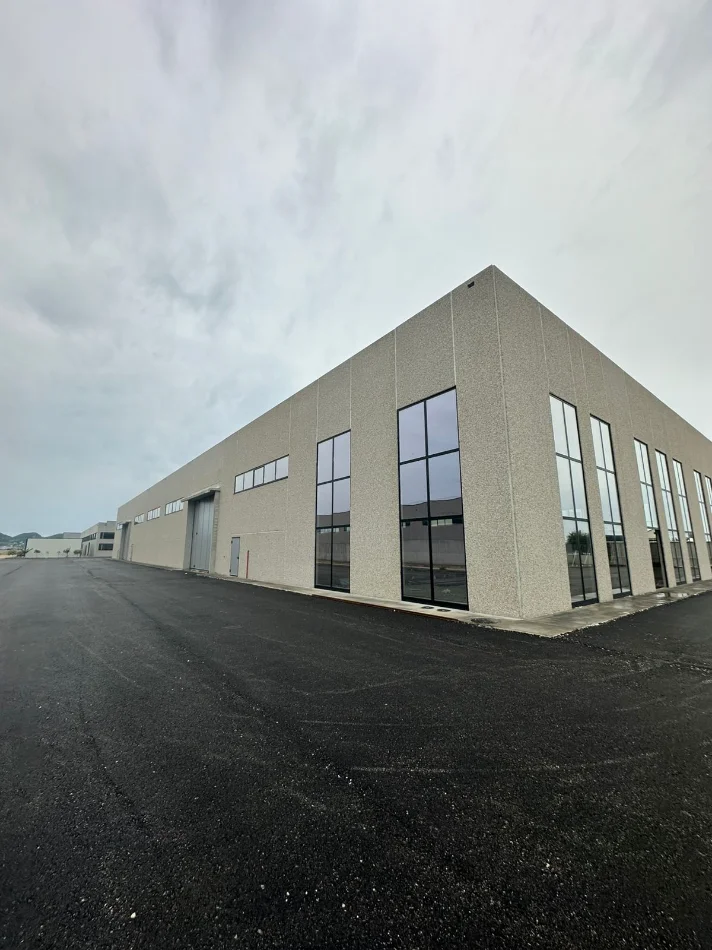 Durres, jepet me qera magazine Kati 0, 6.000 m² 7.250 € (Porto Romano, Durrës)