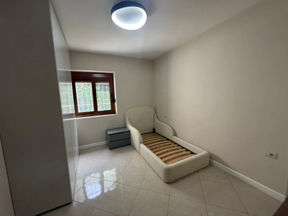 Tirane, jepet me qera apartament 2+1 Kati 1, (RRUGA E ELBASANIT)
