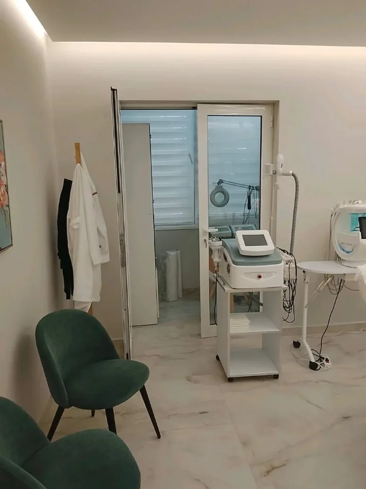Tirane, jepet me qera ambjent biznesi , 70 m² 1.900 € (RRUGA E FORTUZI)