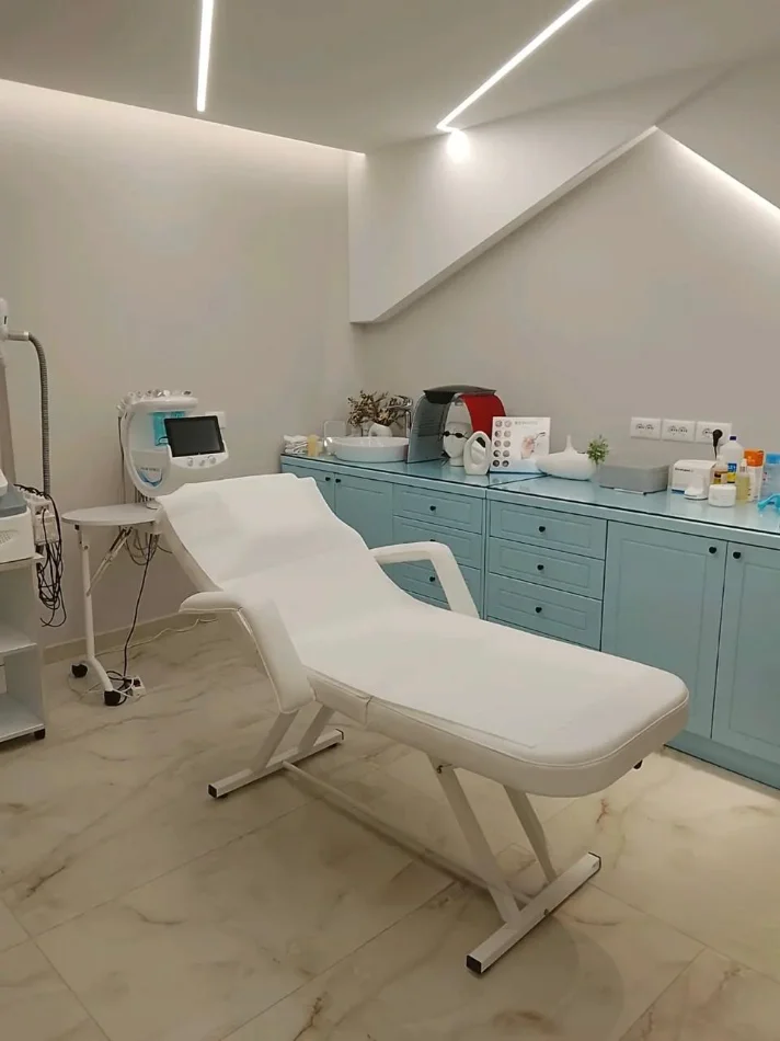Tirane, jepet me qera ambjent biznesi , 70 m² 1.900 € (RRUGA E FORTUZI)