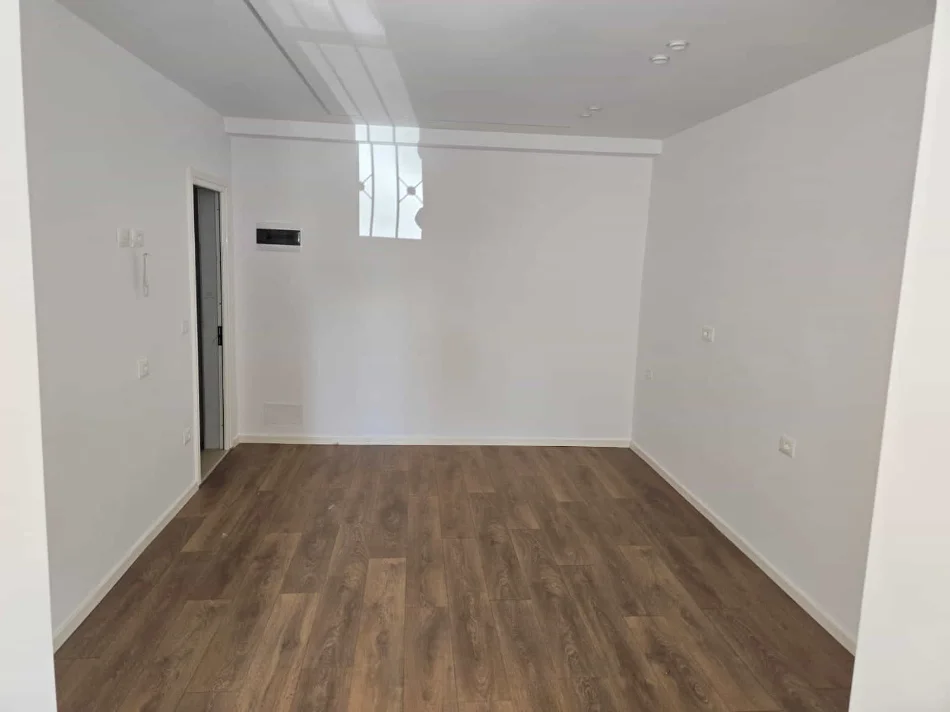 Tirane, shes garsonier Kati 1, 30 m² 83.000 € (4 deshmoret)