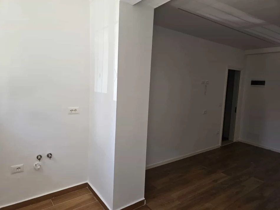 Tirane, shes garsonier Kati 1, 30 m² 83.000 € (4 deshmoret)