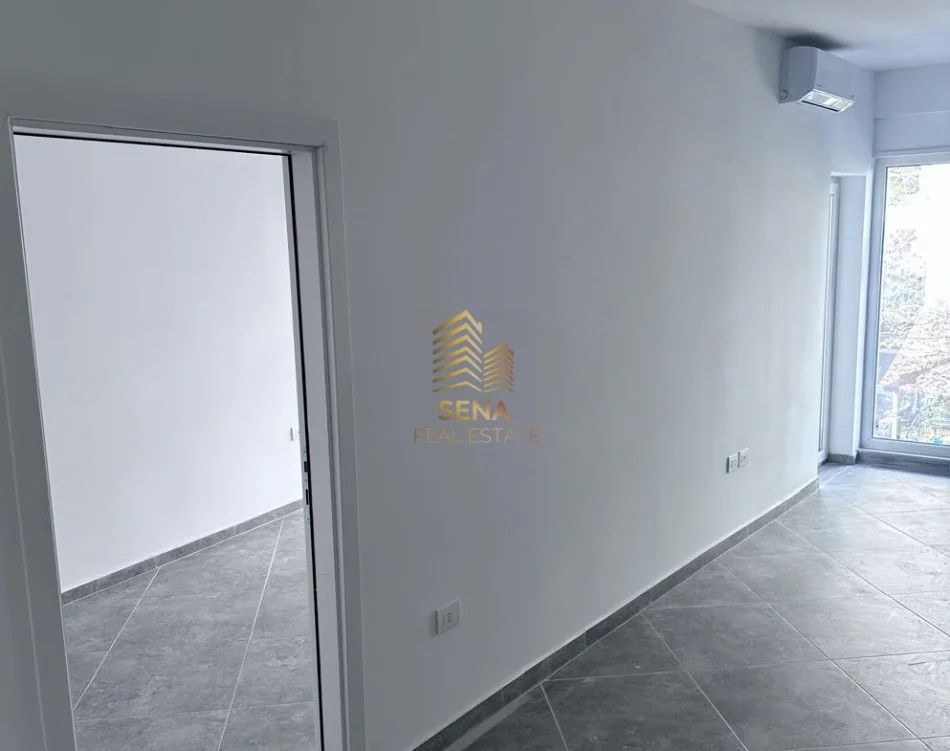 Tirane, jepet me qera apartament/ambient biznesi 1+1+Ballkon Kati 2, 75 m² 500 € (5 Maji)