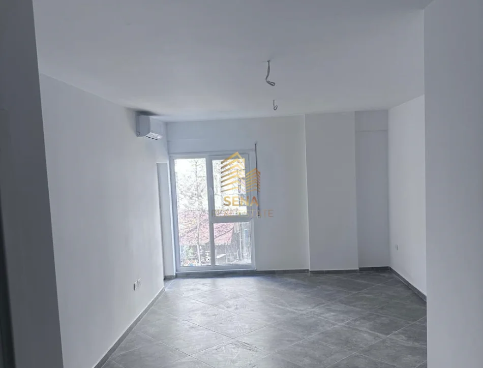 Tirane, jepet me qera apartament/ambient biznesi 1+1+Ballkon Kati 2, 75 m² 500 € (5 Maji)