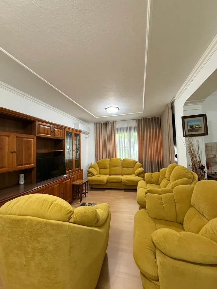 Tirane, jepet me qera apartament 2+1+Ballkon Kati 7, 110 m² 1.200 € (Zona e Bllokut, Tiranë)