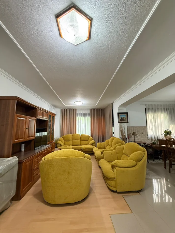 Tirane, jepet me qera apartament 2+1+Ballkon Kati 7, 110 m² 1.200 € (Zona e Bllokut, Tiranë)