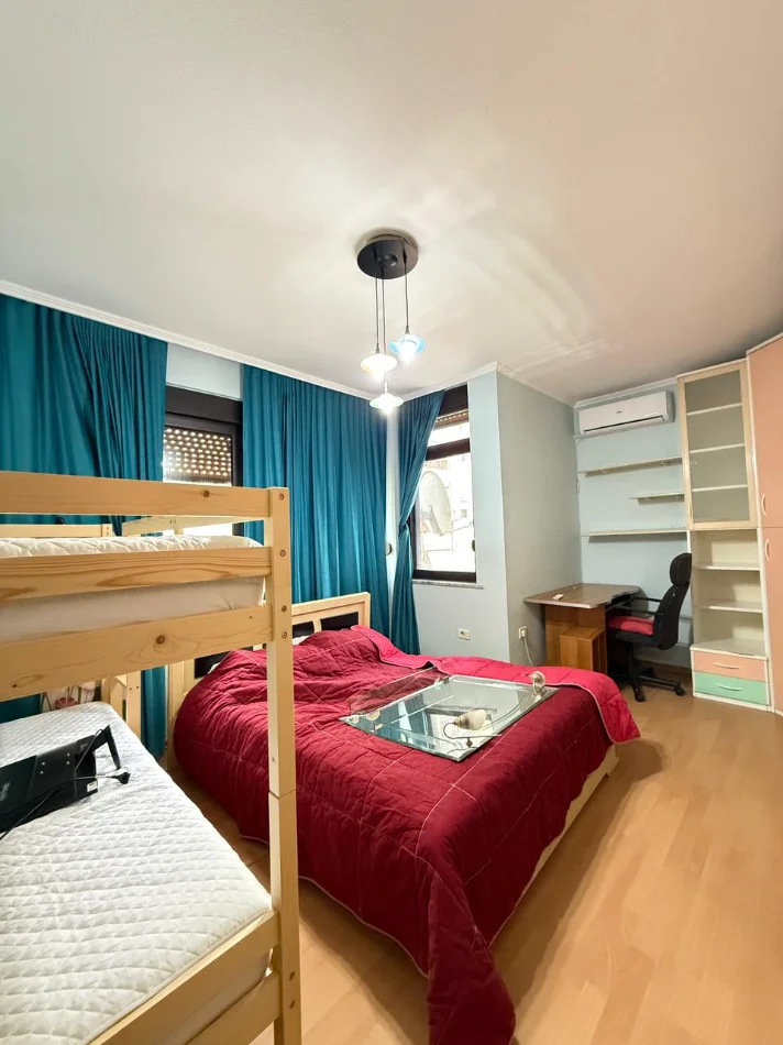 Tirane, jepet me qera apartament 2+1+Ballkon Kati 7, 110 m² 1.200 € (Zona e Bllokut, Tiranë)