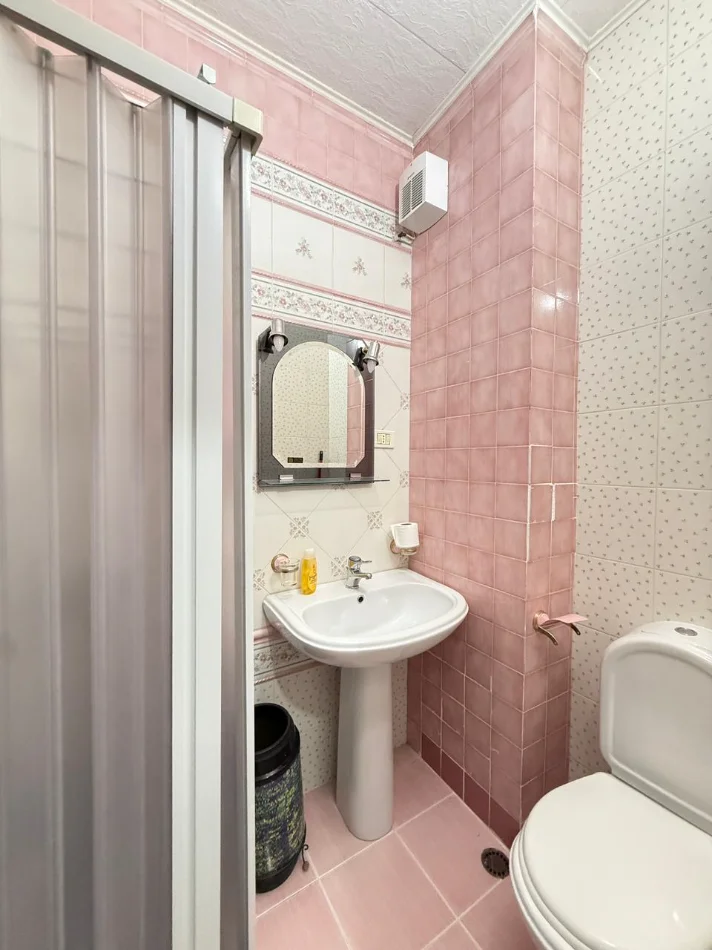 Tirane, jepet me qera apartament 2+1+Ballkon Kati 7, 110 m² 1.200 € (Zona e Bllokut, Tiranë)