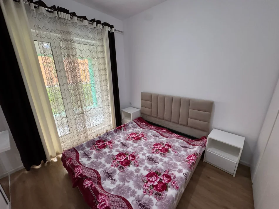 Tirane, jepet me qera apartament 1+1 Kati 2, (Ali Demi)
