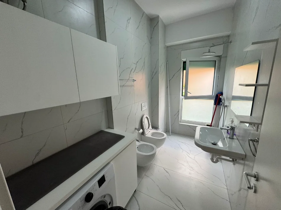 Tirane, jepet me qera apartament 1+1 Kati 2, (Ali Demi)
