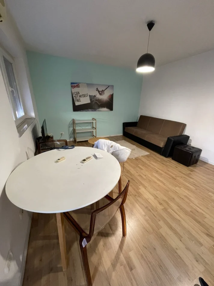 Tirane, jepet me qera apartament 1+1+Ballkon , 60 m² 620 € (Rrugica e Salës, Rruga e Elbasanit)