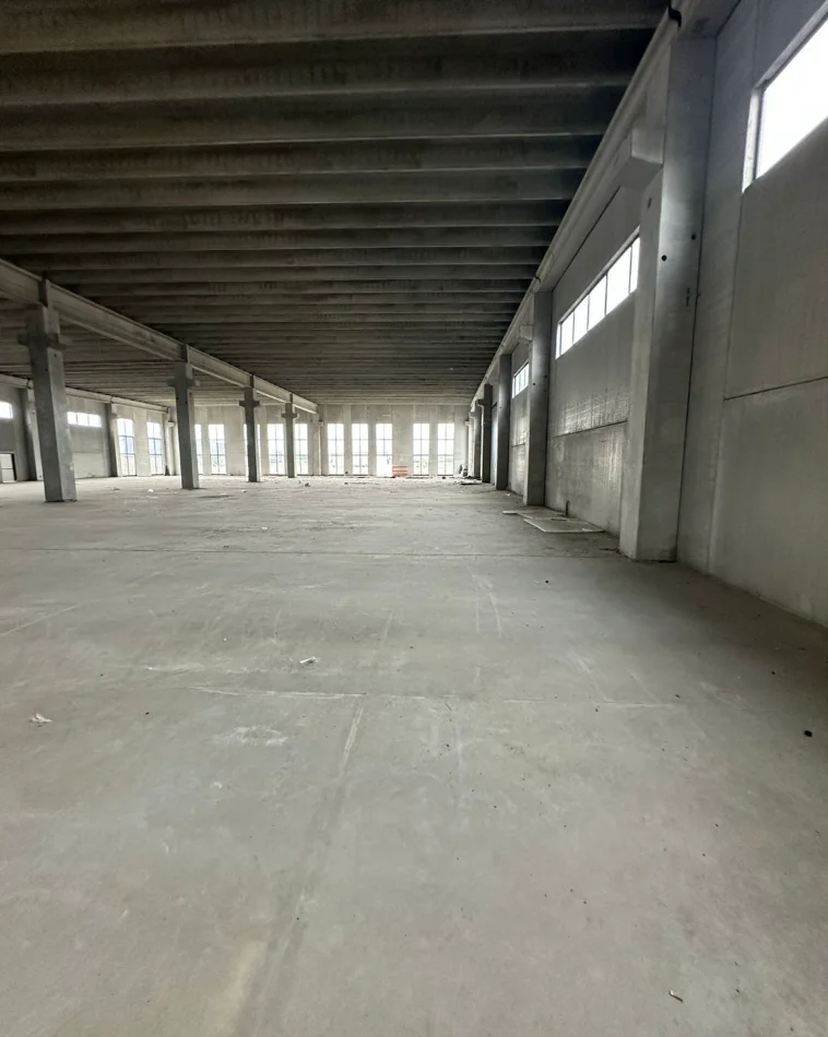 Durres, jepet me qera ambjent biznesi , 6.000 m² 7.250 € 