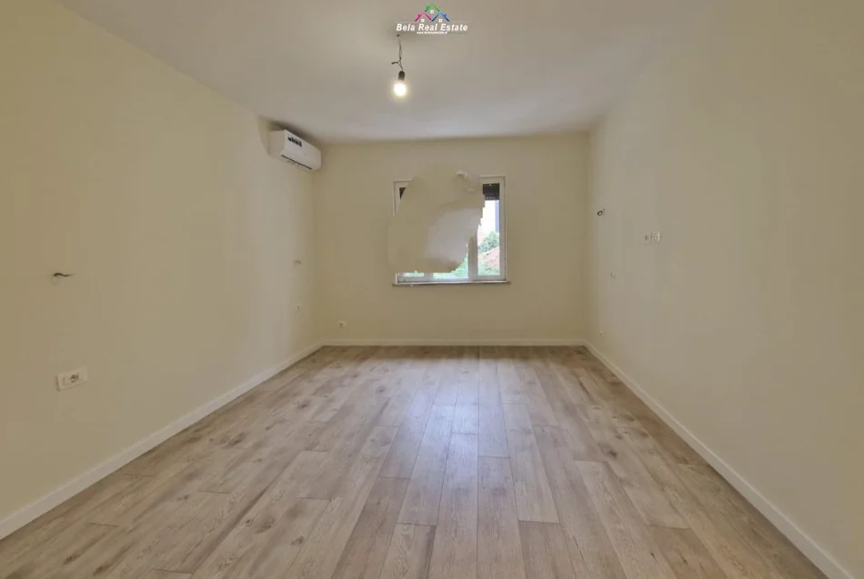 Tirane, jepet me qera zyre Kati 3, 110 m² 1.100 € (9 kateshet)